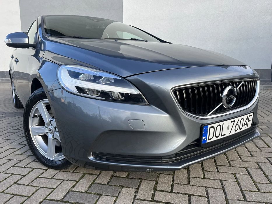 Volvo V40 LIFT, 2.0 Benzyna,, Nawigacja, Niski Przebieg, Hak