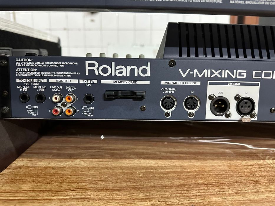 Mesa Digital Roland VM-C7200 + MS-24 | Flight Case Incluído