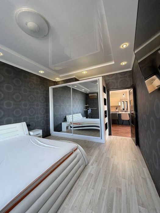 Велика стильна квартира в Аркадії. 4 спальні. Вид моря. Автономна.