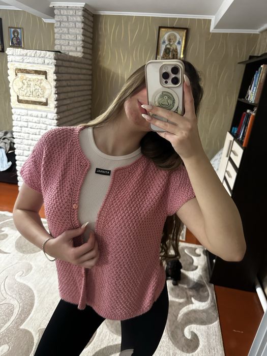 Неймовірний рожевий з урокоченим рукавом желет