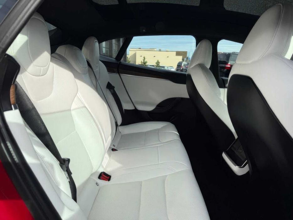 Tesla Model S      2022