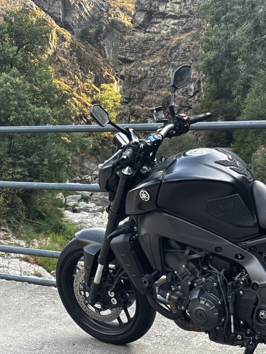 Yamaha mt-09.