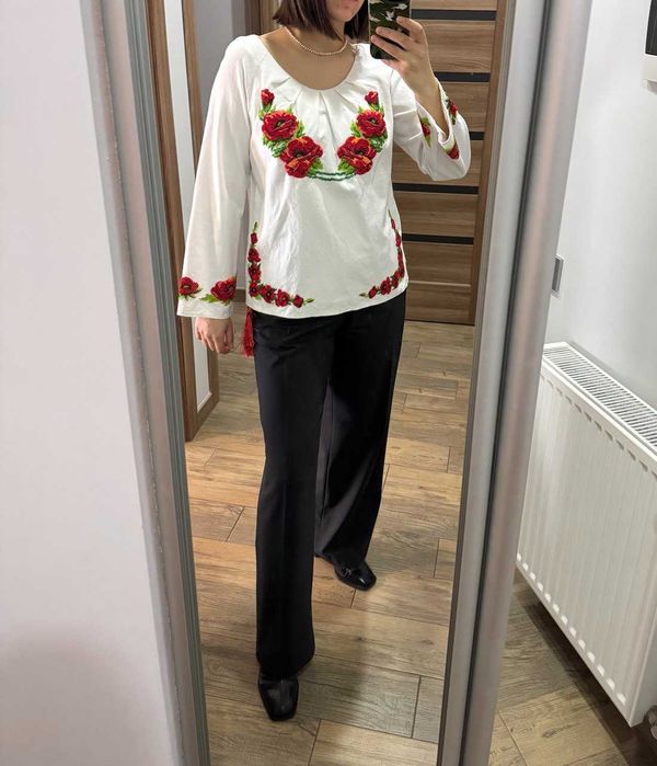 Вишиванка жіноча ручної роботи бісером (Чехія) Маки