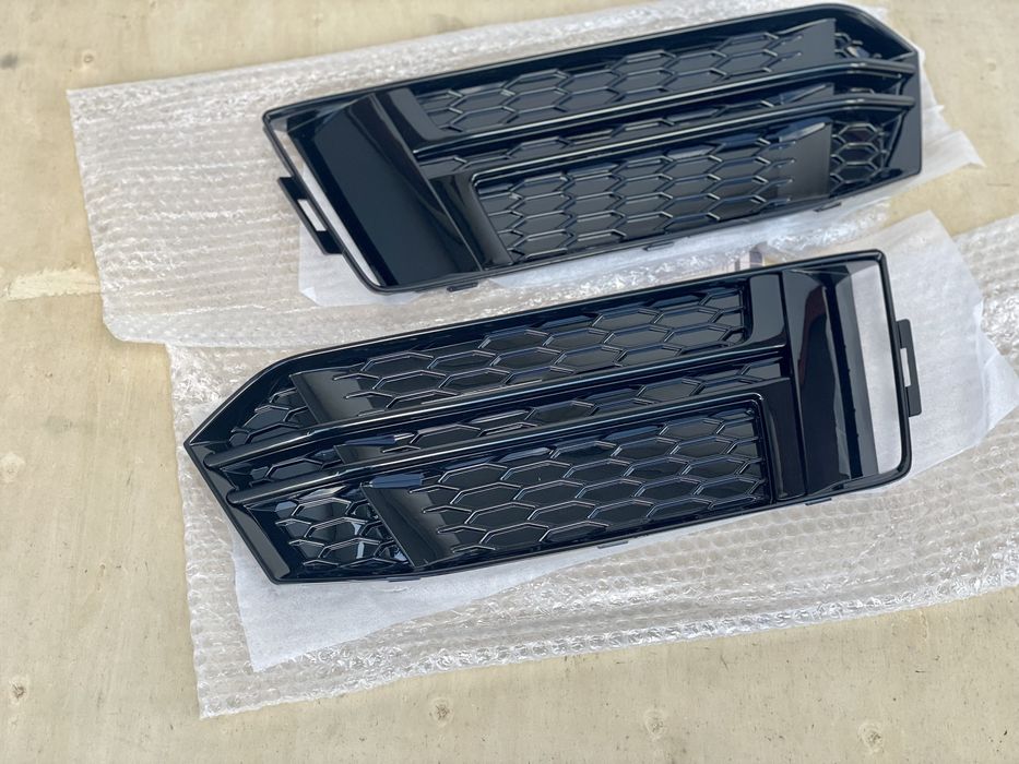 Решітка в бампер Audi A4 B9, решотка a4b9 2016-2019, накладка бампера