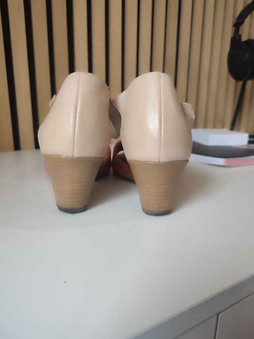 sandały S but z krytą piętą