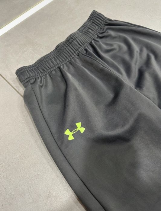 Spodnie under armour sportowe dla chlopca 7 lat 122cm