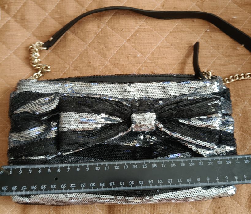 Сумка Kate Spade New York Black and Silver Sequin Clutch