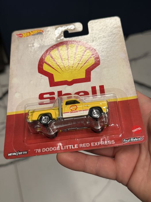 Hot Wheels Premium Shell ’78 Dodge Little Red Express Real Riders Oil
