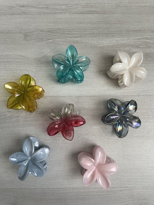 Трендовая заколка «цветок»