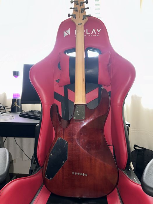 Guitarra ESP LTD NOVA com suporte