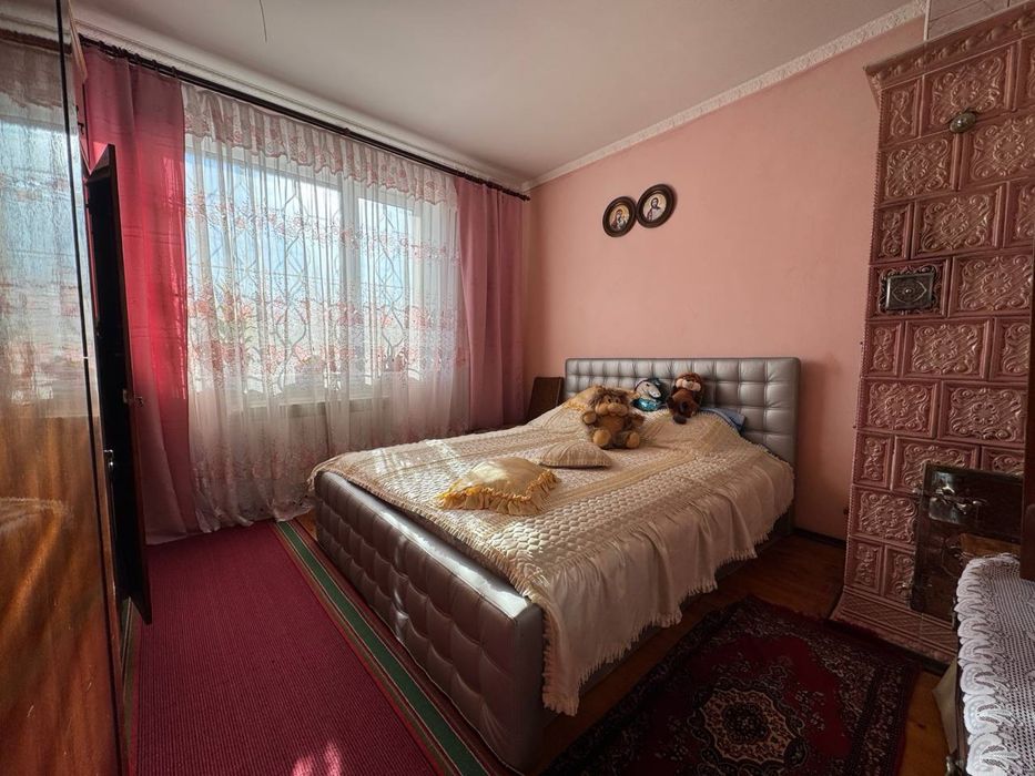 Перерахунок, постанови, готівка. Продаю будинок в Рожнятові 3 поверхи, 230м.кв.  Є гараж, 10 сот землі. Літна кухня