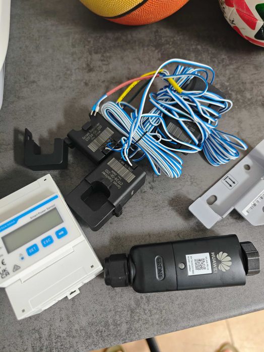 Inversor hibrido Huawei Sun2000 3KTL-M1 Trifásico com contador inteligente Smart Power Sensor