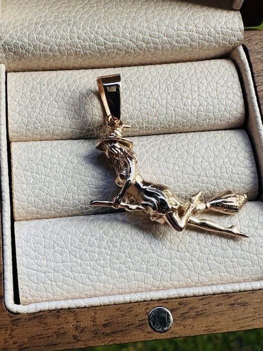 Кулон ведьма 585