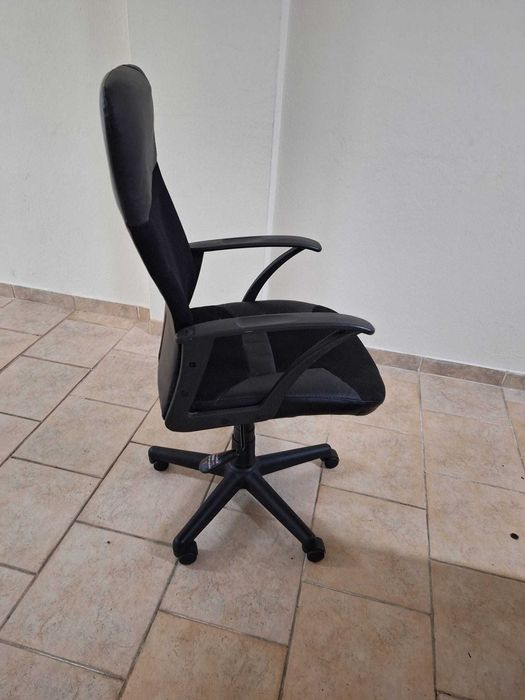 Eleve o seu conforto com uma Cadeira de Escritório impecável!