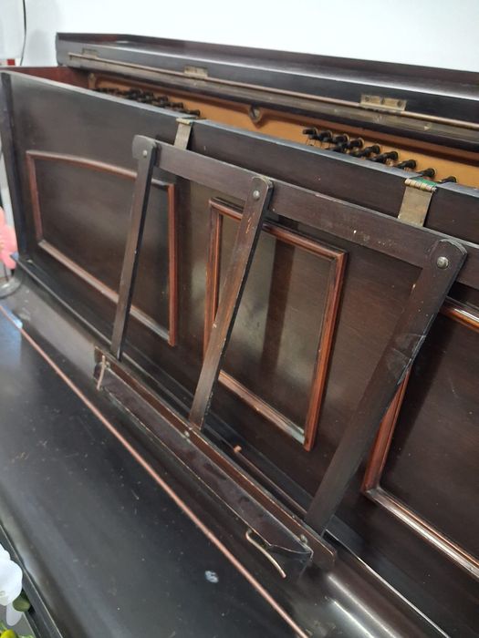 Piano vertical Lestel