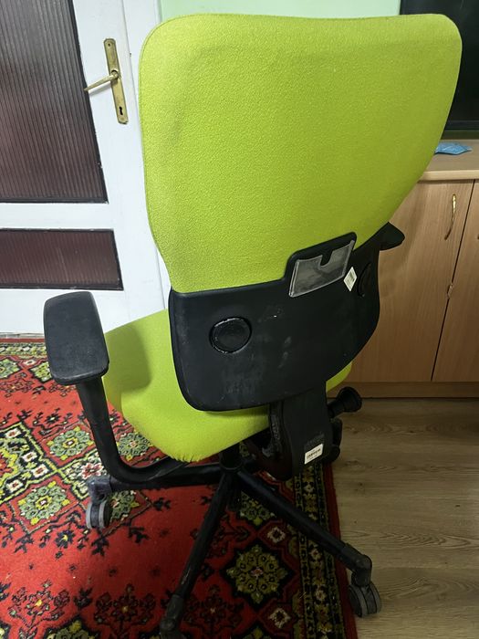 Крісло офісне ( компʼютерне)