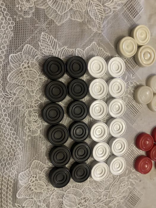 Продам шашки красные, белые и черные
