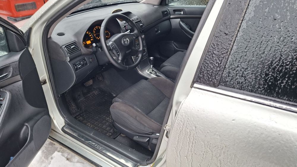 Тойота авенсис продам