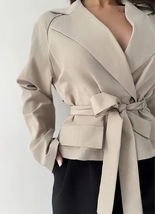 Укороченный бежевый тренч