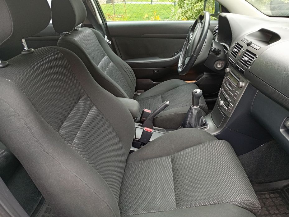 Toyota Avensis 2004 r.