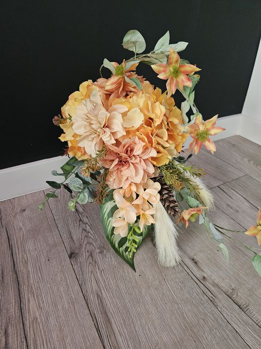 Komplet kompozycji nagrobnych. Zestaw funeralny. Komplet na pomnik