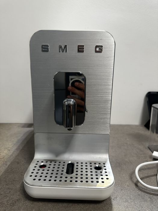 Автоматична кавомашина SMEG