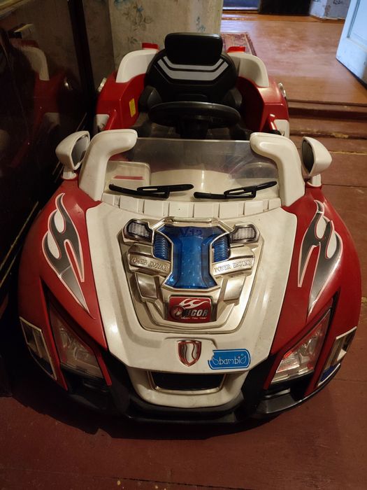 Дитяча машинка на акумуляторі