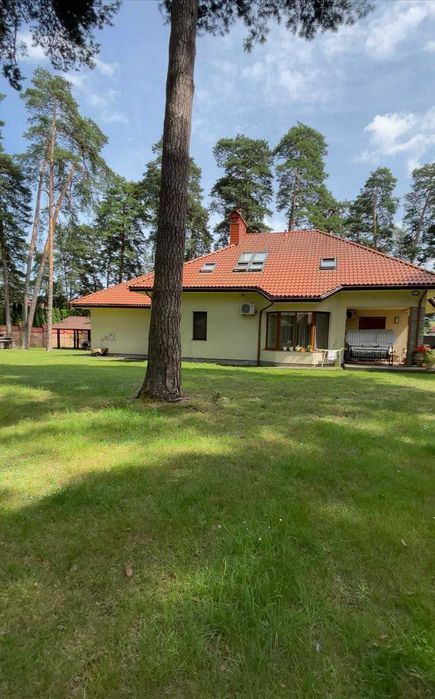 Продаж маєтку, 45 сот. землі смт. Брюховичі