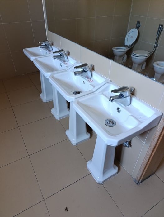 Loiças sanitárias para infantário (sanitas e lavatórios)