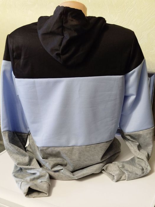 Лёгкая кофта с капюшоном