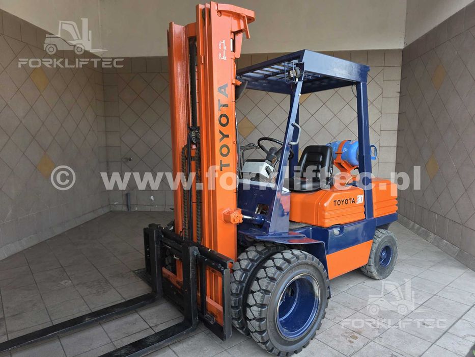 Wózek widłowy TOYOTA 5FGF30 , Przesuw boczny, TRIPLEX,  wolny skok, 5FG30 widlak, Linde , sztaplarka
