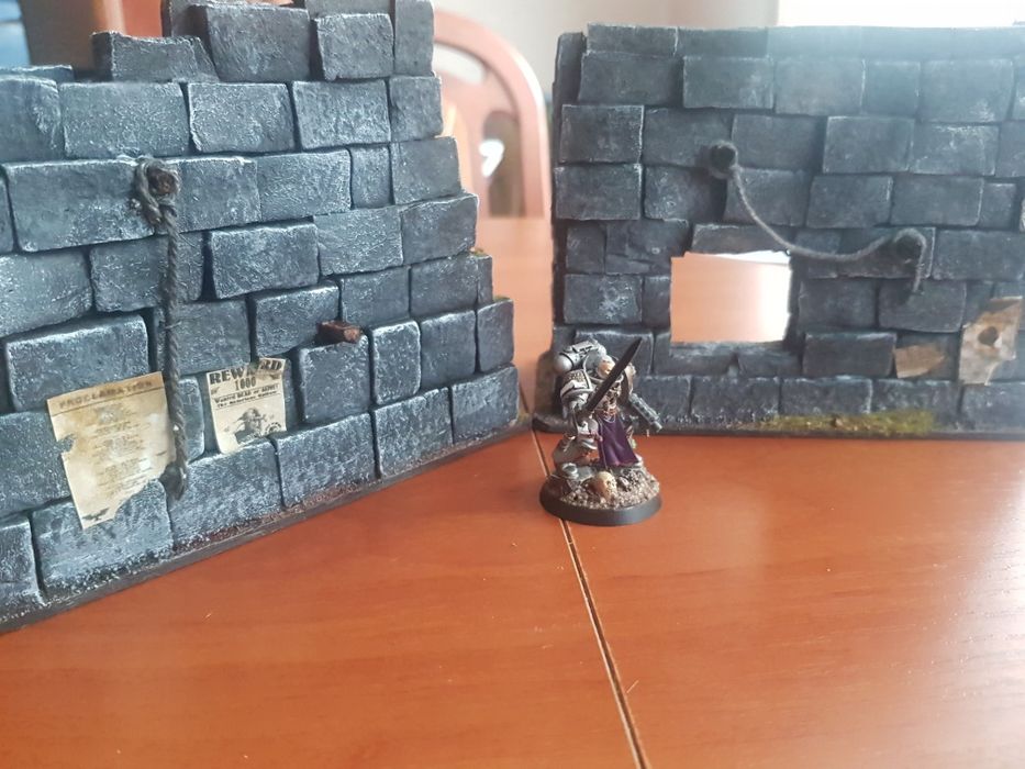 7 elementów 
Zestaw makiet do gier bitewnych. Warhammer, d&d