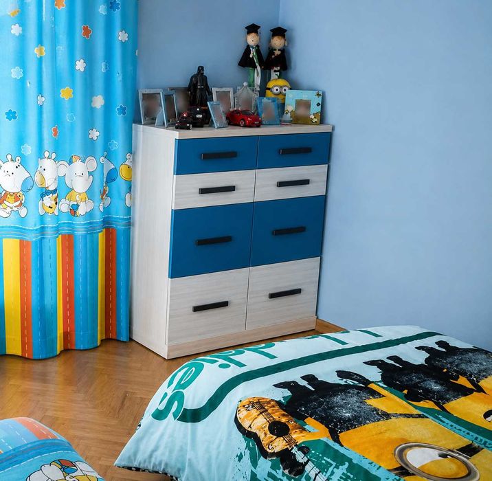 Mobília de quarto de solteiro (2 camas+2 colchões+2 camiseiros+2 estantes)