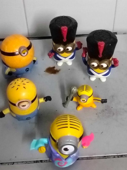 Bonecos miniaturas colecionáveis brinquedos etcc