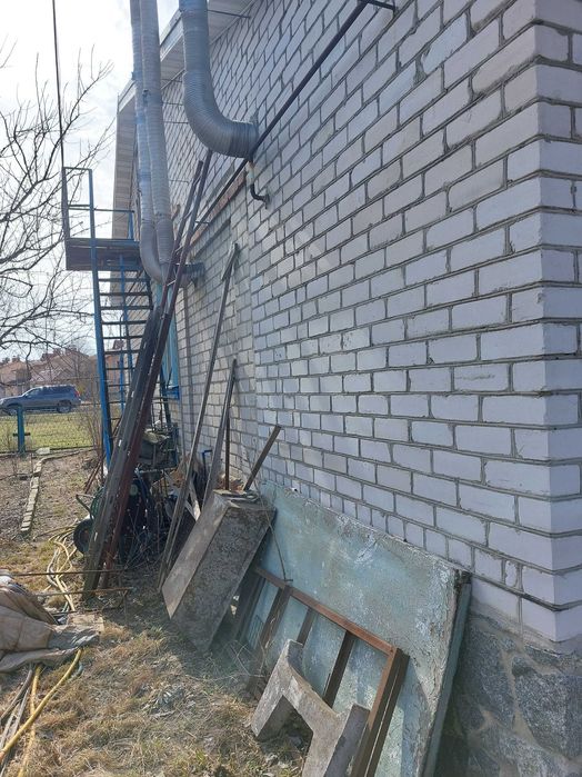Продаж житлового будинку