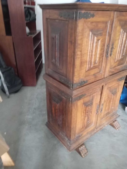 Móvel antigo ( garrafeira )