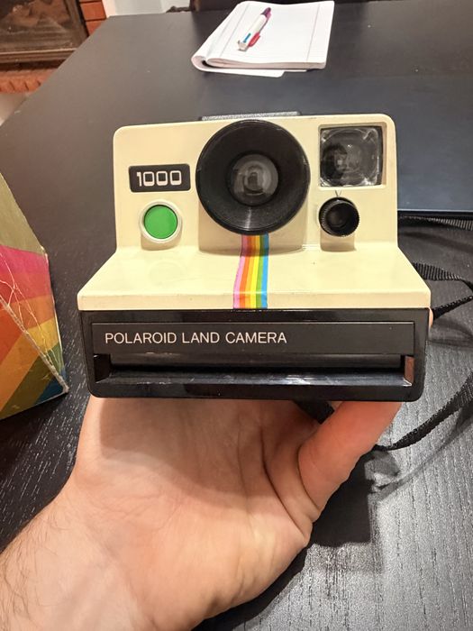 Maquina fotografica Polaroid 1000 a funcionar