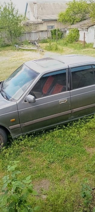 Автомобіль МАЗДА 929.