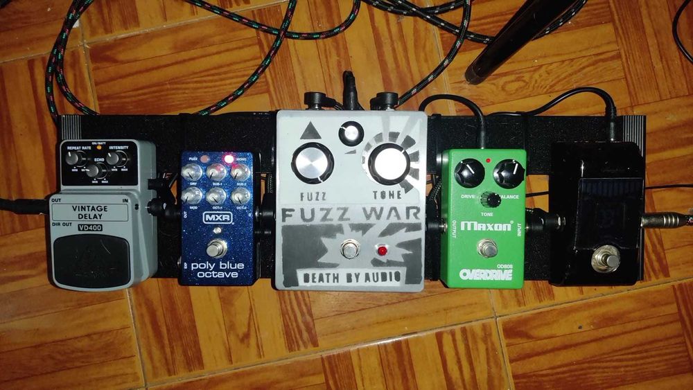 Pedalboard Harley Benton SpaceShip 50C + Fonte de Alimentação Harley Benton PowerPlant ISO-1 Pro
