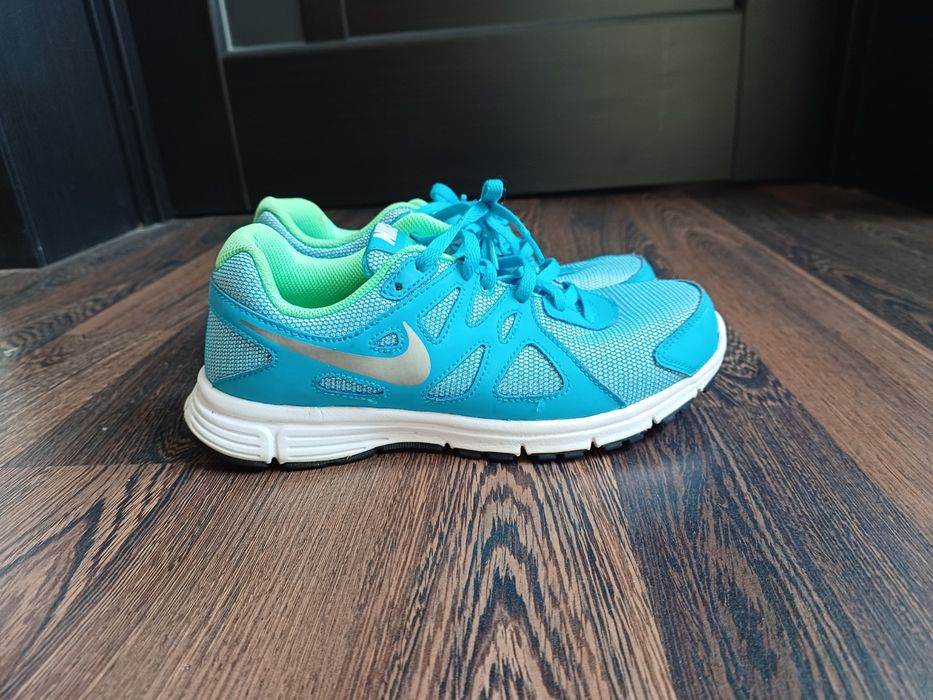Nike жіночі кросівки