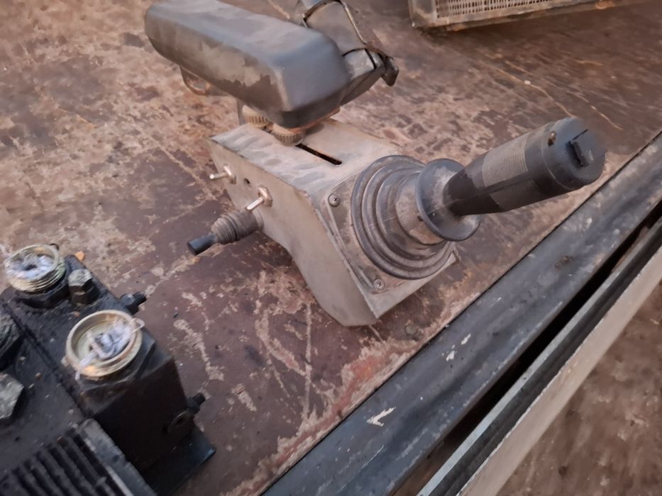 Rozdzielacz hydrauliczny danfoss sterowanie elektryczne dżojstik kostk