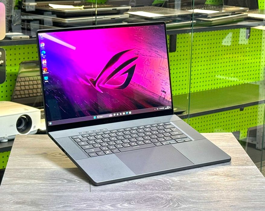 Asus Rog Zephyrus G16 GU605M / OLED / 240Hz / Ultra 9 / RTX 4070