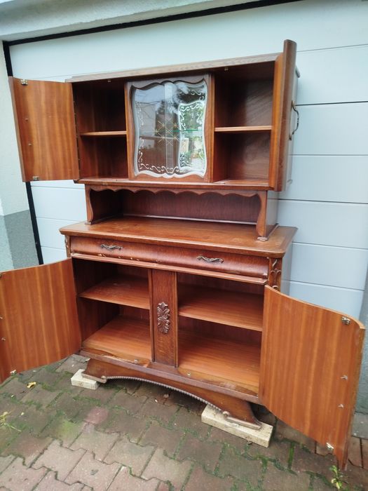 Stary kredens przedwojenny