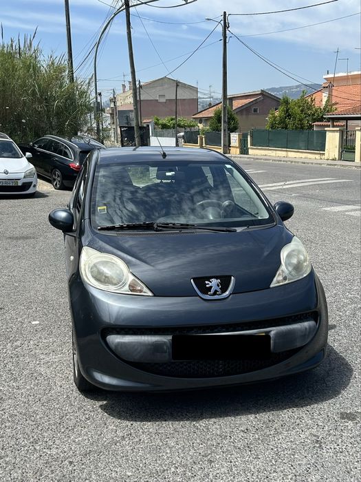 Peugeot 107 1.0 com A/C