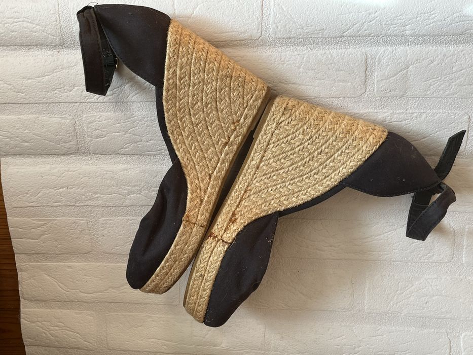 Tommy Hilfiger sandały na koturnie granatowe logo wygodne markowe