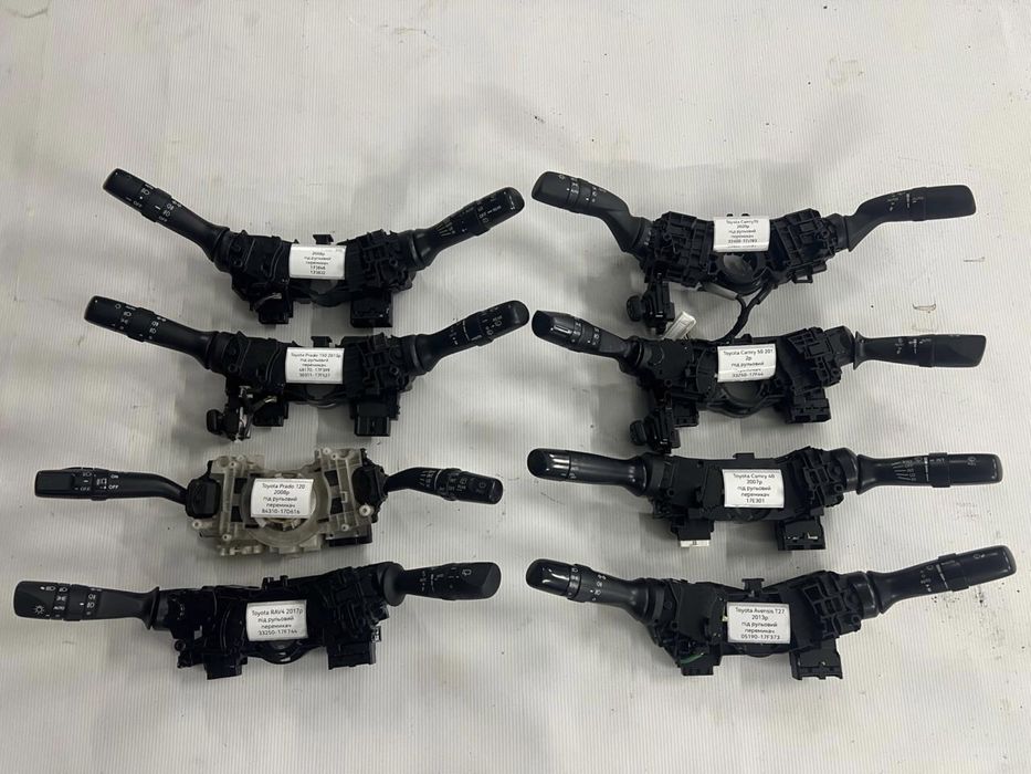 Перемикач підрульний Toyota переключатєль поворотів , фар Тойота