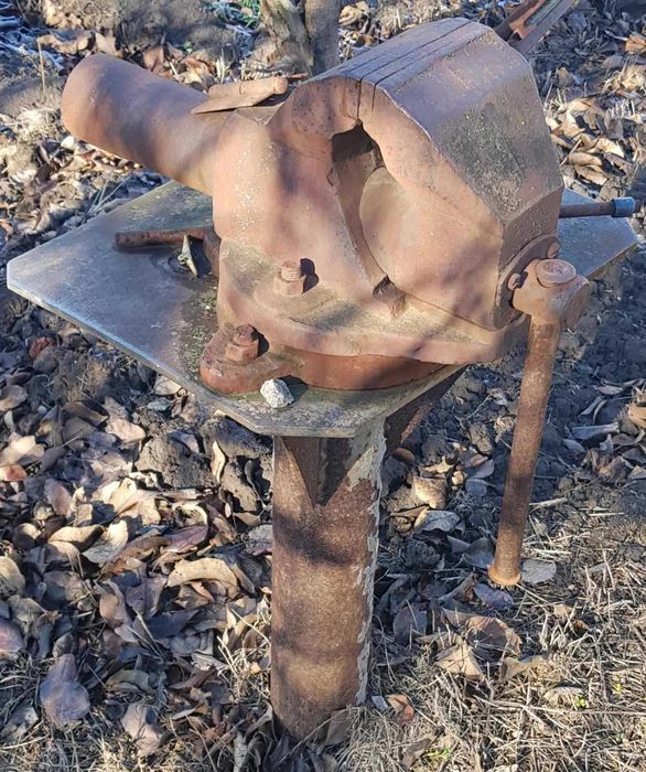 Слесарные тиски маленькие, средние, большие