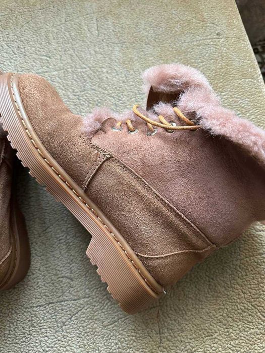Продам женские зимние ботинки UGG