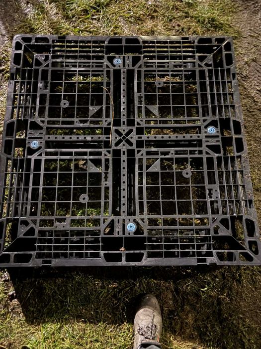 Sprzedam palety plastikowe i drewniane euro palety