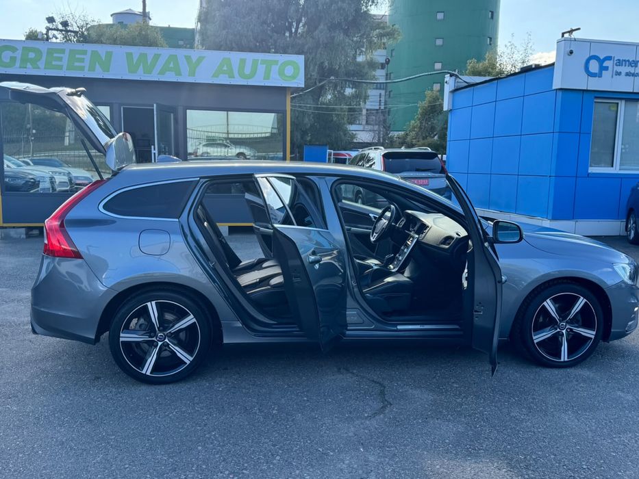 Volvo V60 Facelift R-Design D3 Drive-E 2016
